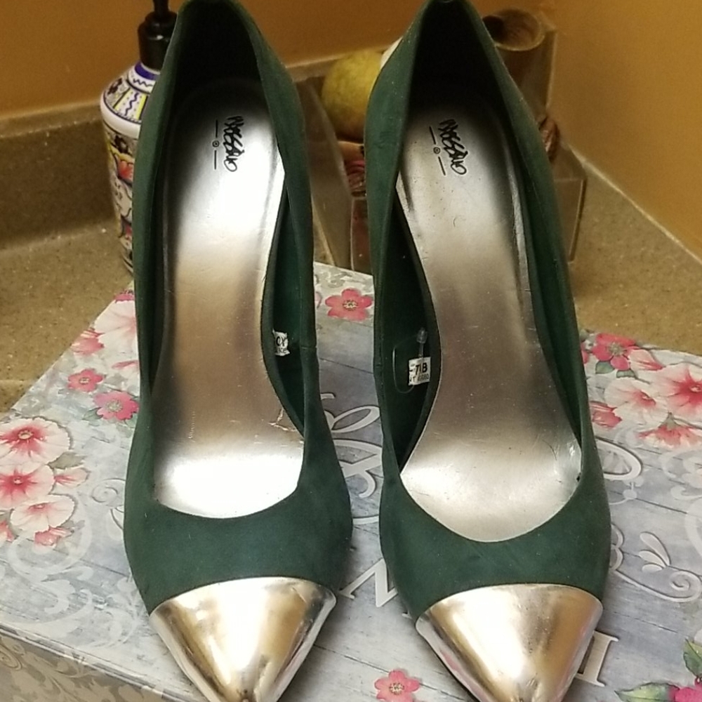 Green/Silver tip Heels